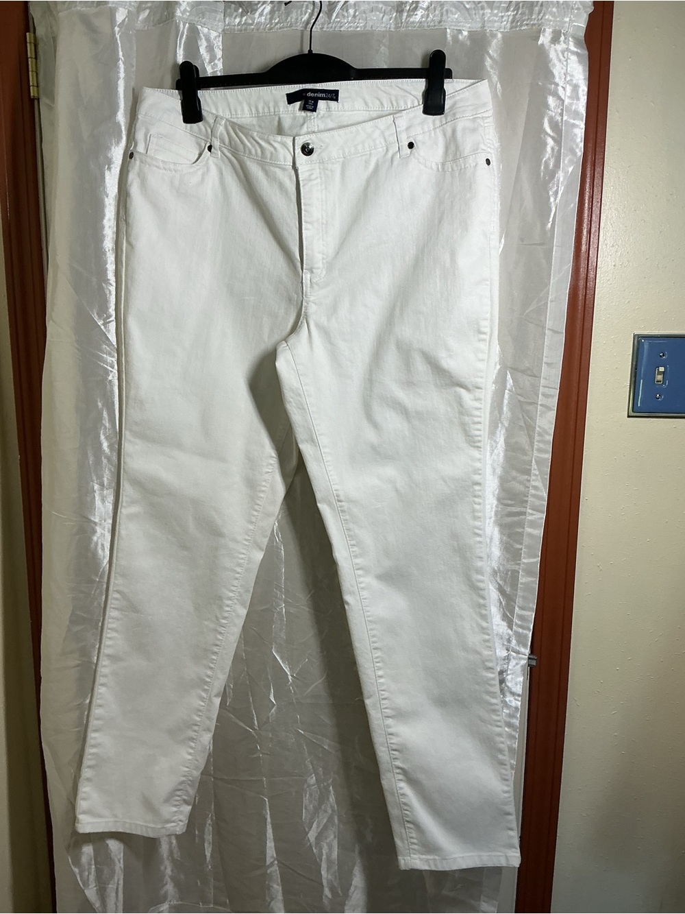Denim 24/7 Women’s Slim Straight White Jeans